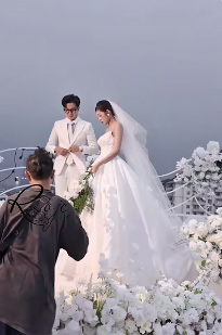 Concept cưới PHÁO HOA trên rooftop view Hà Nội