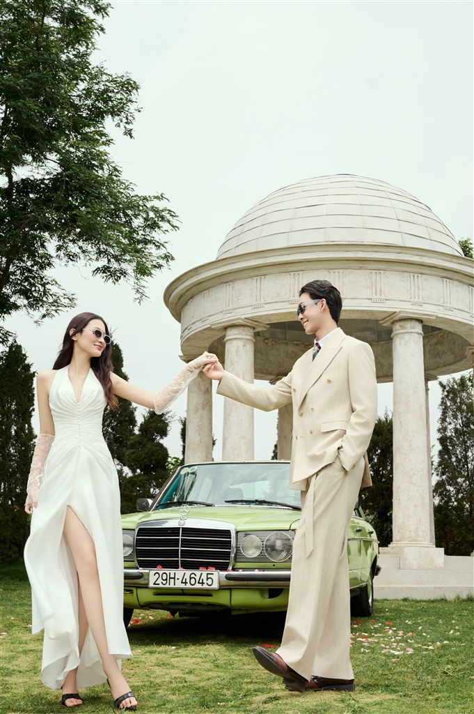 Concept chụp cưới phim trường Santorini xe cổ xanh 