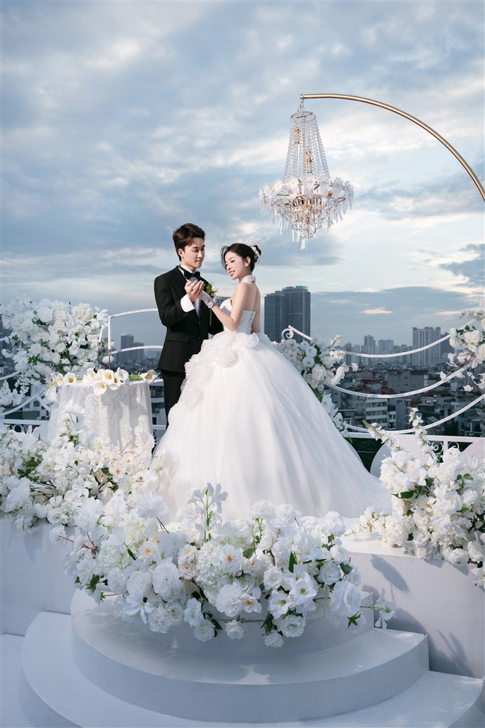 Concept chụp cưới hoàng hôn sân thượng 
