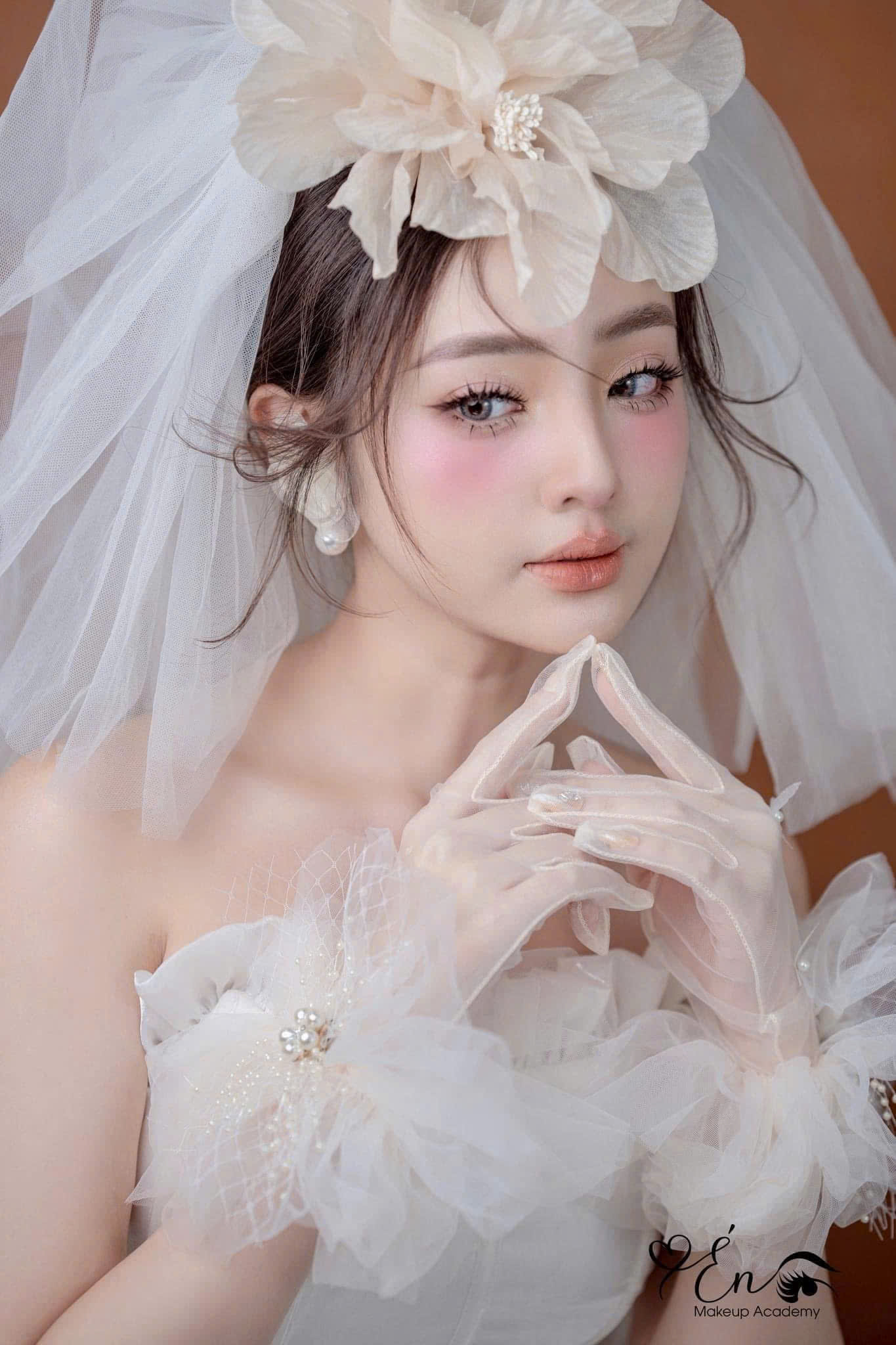 Sản phẩm make up cô dâu tháng 7