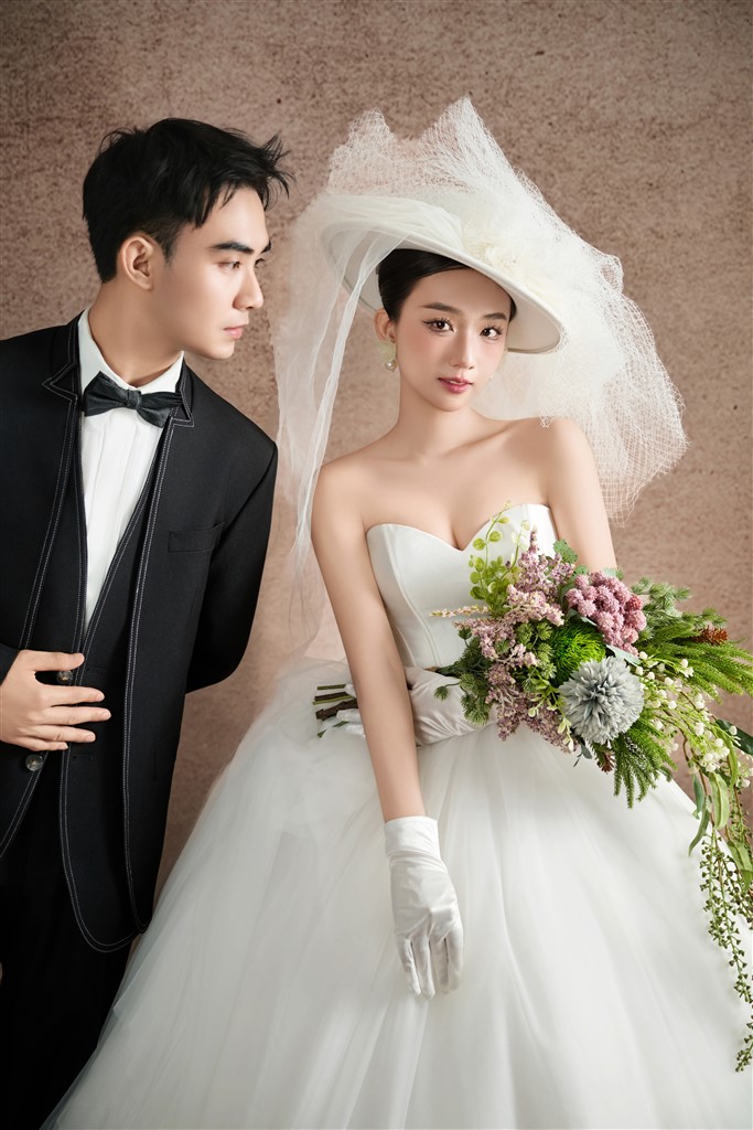 Album ảnh cưới Studio phông trơn phong cách vintage 2